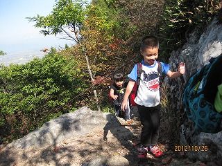 三上山登山（4、5歳児）：甲西あかつき保育園写真
